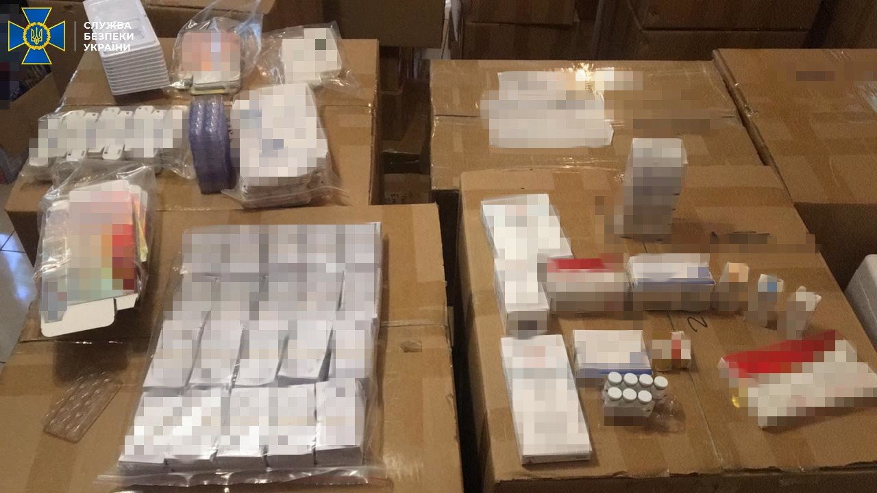 В Украину под видом косметики и бытовой химии завозили сильнодействующие наркотики из Азии 3