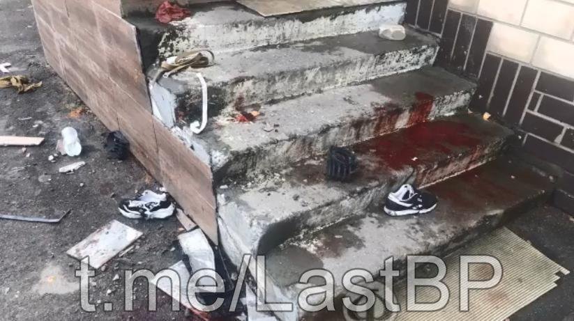 В Киеве на территории военной части пьяный водитель сбил троих курсанток: девушкам ампутировали ноги 2