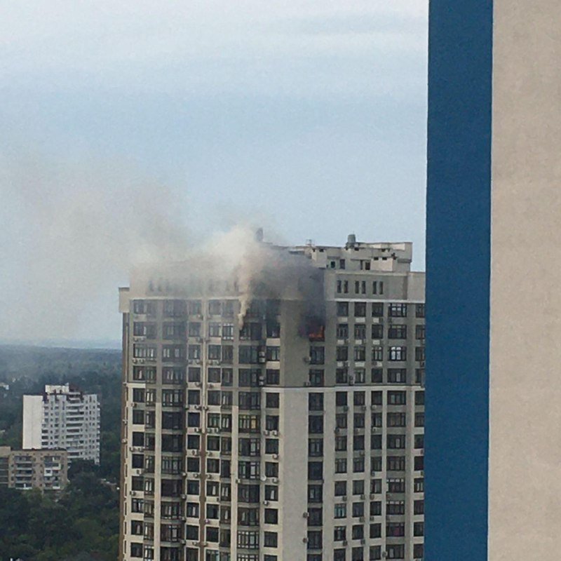В Киеве в новом ЖК горит квартира на 24-м этаже: что там сейчас происходит 4
