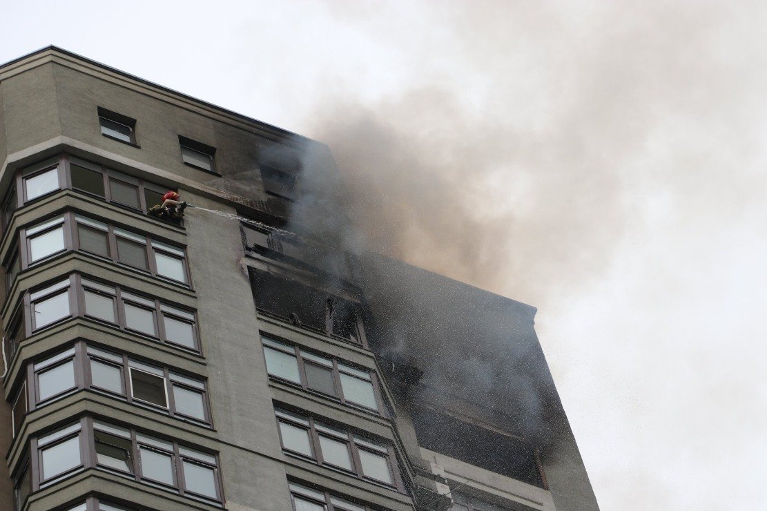 В горящей квартире на Сикорского в Киеве погиб человек 1