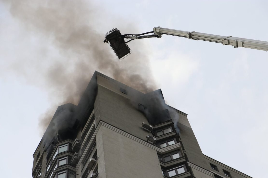 В горящей квартире на Сикорского в Киеве погиб человек 3