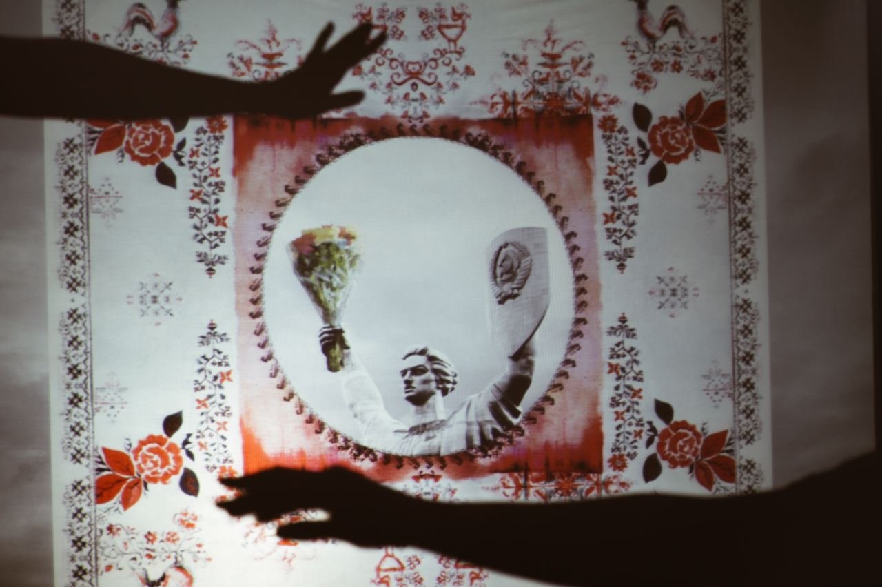 В Киеве на Ukrainian Fashion Week Родина-Мать показала "Fuck You" 5