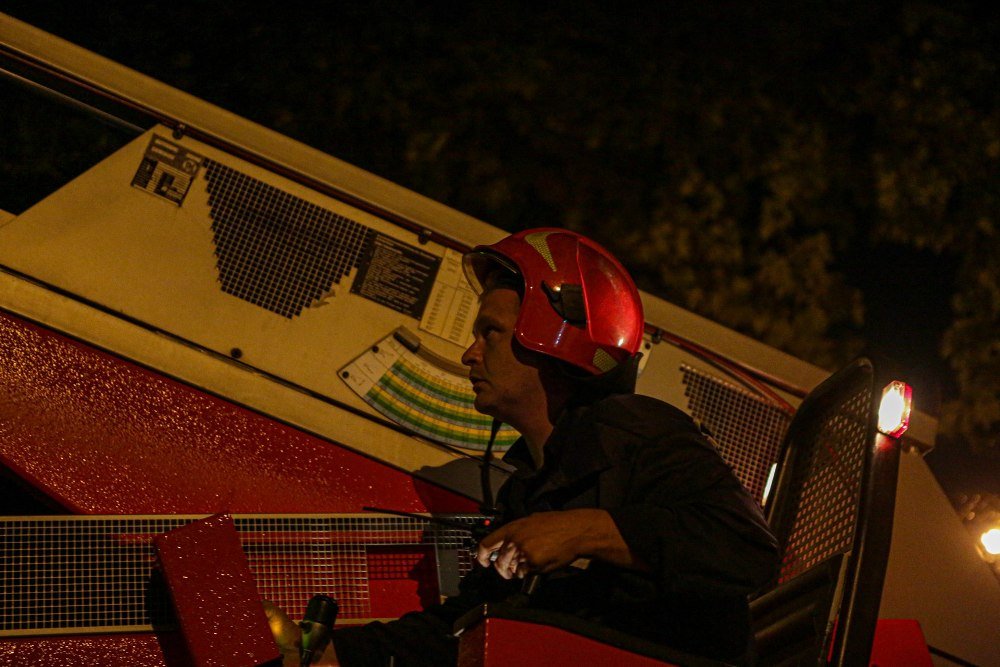 В Киеве из горящего многоквартирного дома спасли 33 человека: одна женщина погибла 9