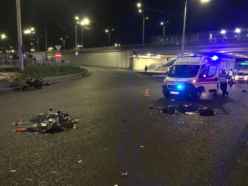 В Киеве на проспекте Любомира Гузара мотоцикл насмерть сбил пешехода: погибли три человека 1