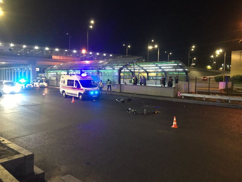 В Киеве на проспекте Любомира Гузара мотоцикл насмерть сбил пешехода: погибли три человека 2