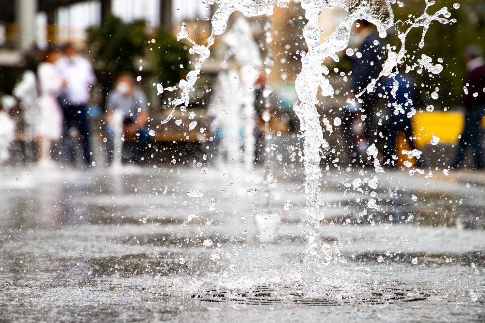 В Киеве на Оболони открыли новый сквер с фонтаном 3