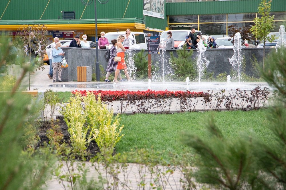 В Киеве на Оболони открыли новый сквер с фонтаном 6