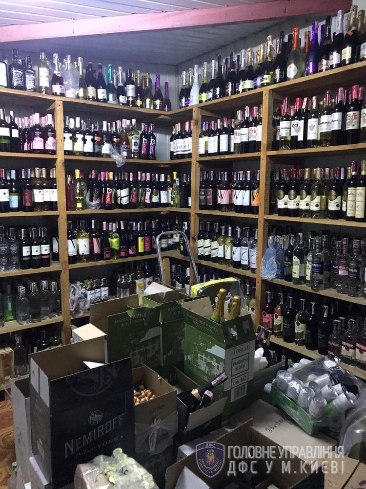 В Киеве изъяли крупную партию паленого алкоголя на полмиллиона гривен 2