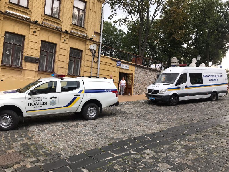 В Киеве на Андреевском спуске в ресторане прогремел взрыв: пострадали люди 2