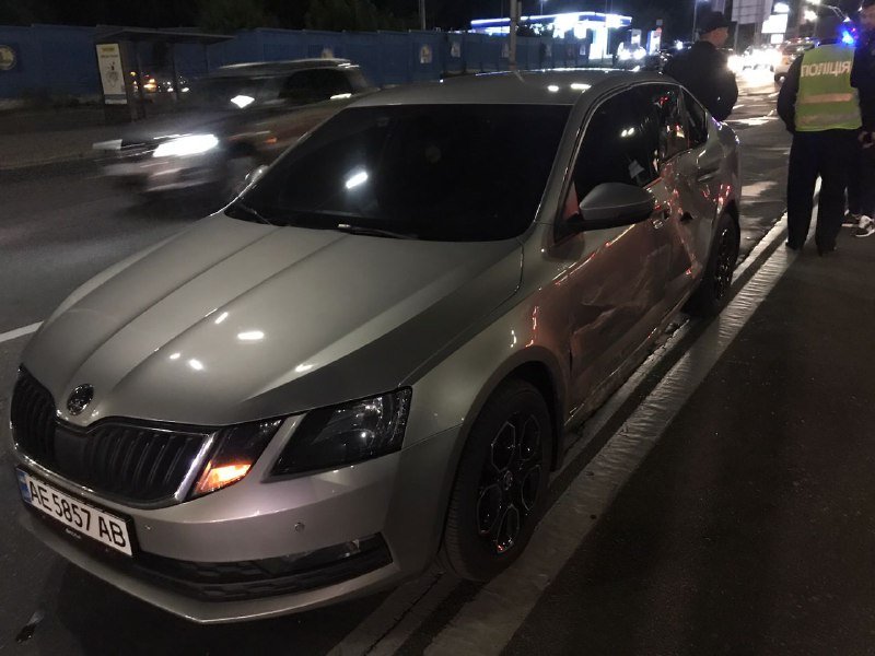 В Киеве на Дружбы Народов лоб в лоб столкнулись Peugeot и SsangYong: мужчина вырезали 3