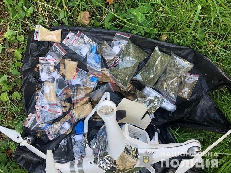 В Киеве мужчина с помощью квадрокоптера пытался передать наркотики в СИЗО 1