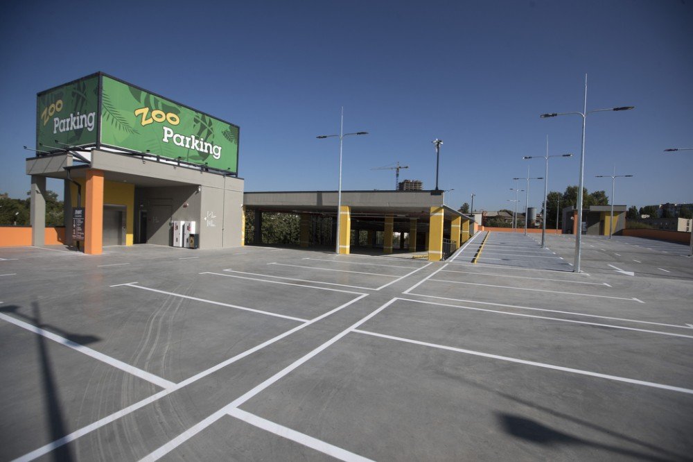 В Киевском зоопарке открыли трехэтажный паркинг: как он выглядит 1