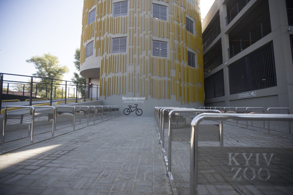 В Киевском зоопарке открыли трехэтажный паркинг: как он выглядит 5