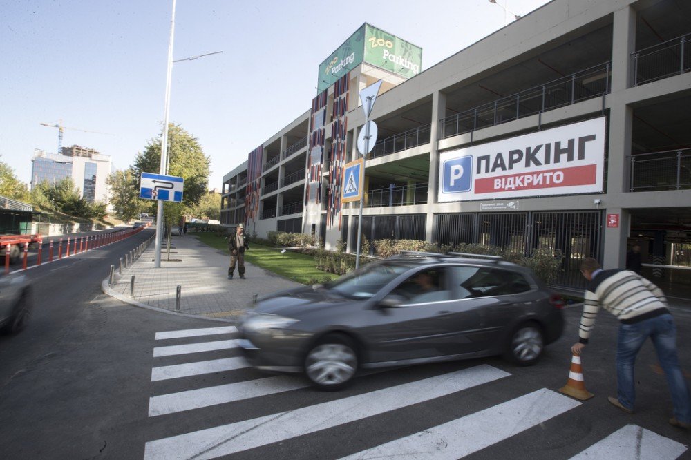 В Киевском зоопарке открыли трехэтажный паркинг: как он выглядит 6