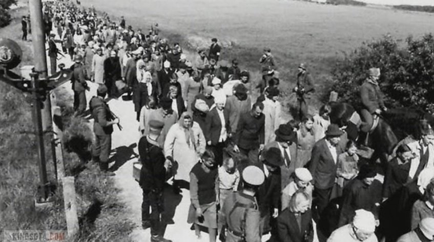 Нацисты начали собирать евреев якобы для «переписи населения»