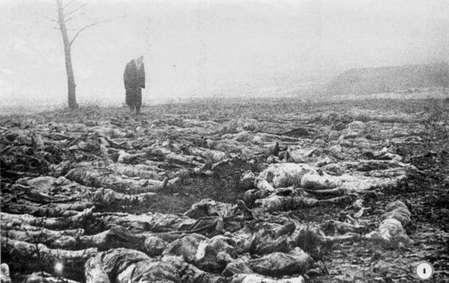 В 1941-42 годах Бабий Яр был местом массового расстрела и захоронения евреев, украинцев, цыган и многих других жертв нацистов. Фото: babiy-yar.org В 1941-42 годах Бабий Яр был местом массового расстрела и захоронения евреев, украинцев, цыган и многих других жертв нацистов. Фото: babiy-yar.org