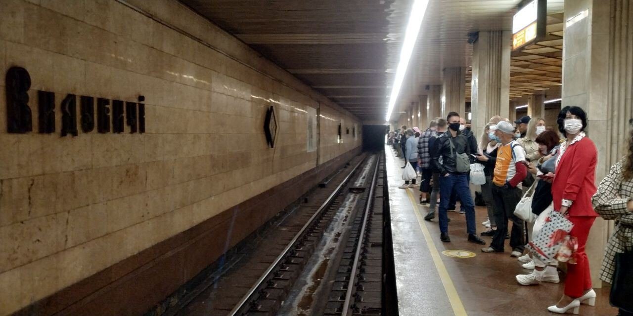 В Киеве в метро поезд насмерть сбил человека 2