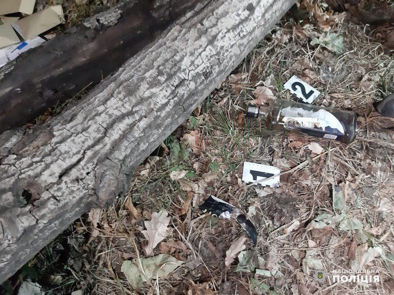 В Киеве на Лысой горе нашли изувеченное тело мужчины с ножницами в шее: полиция раскрыла подробности убийства 1