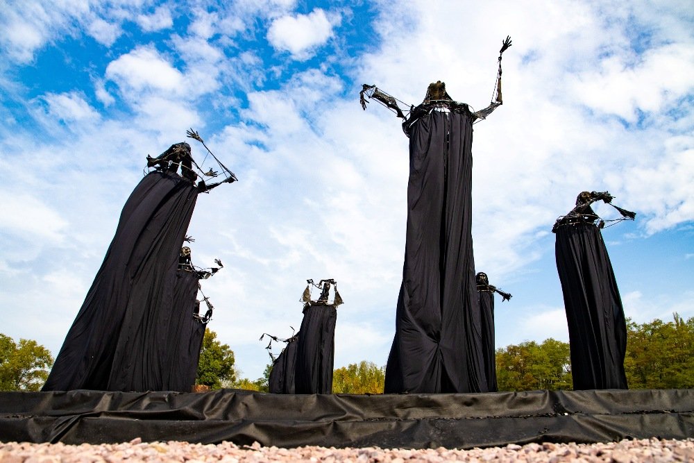 В Киеве в Бабьем Яру хором зазвучали имена расстрелянных в годы Холокоста: в урочище появилась новая инсталляция 2