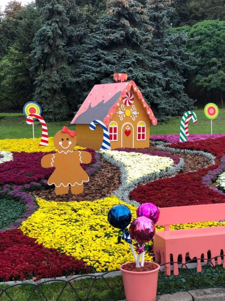 Где в Киеве сделать фото с гигантским пряником и леденцами на цветочной лужайке 2