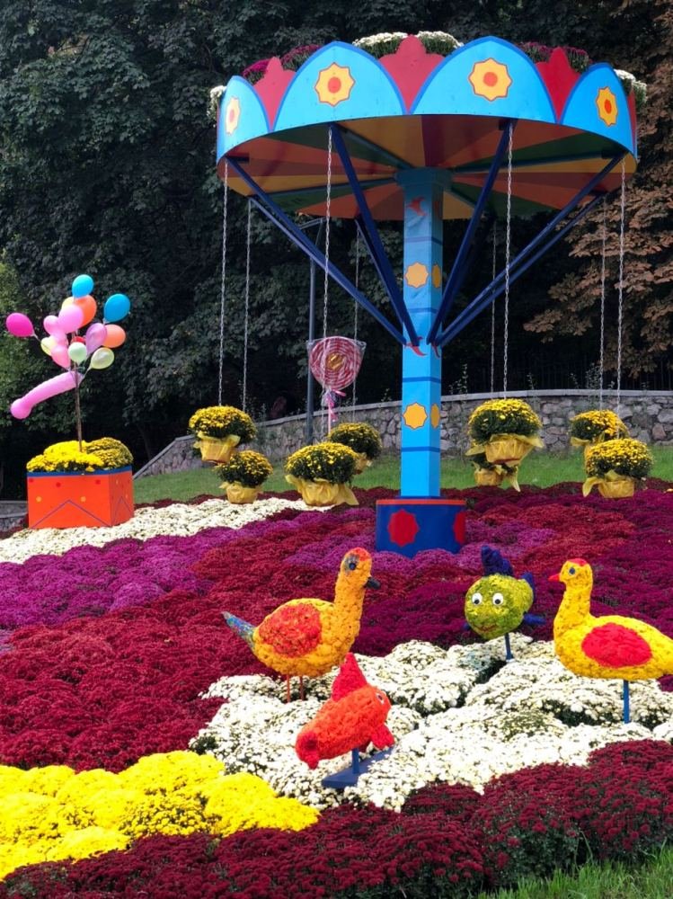 Где в Киеве сделать фото с гигантским пряником и леденцами на цветочной лужайке 3
