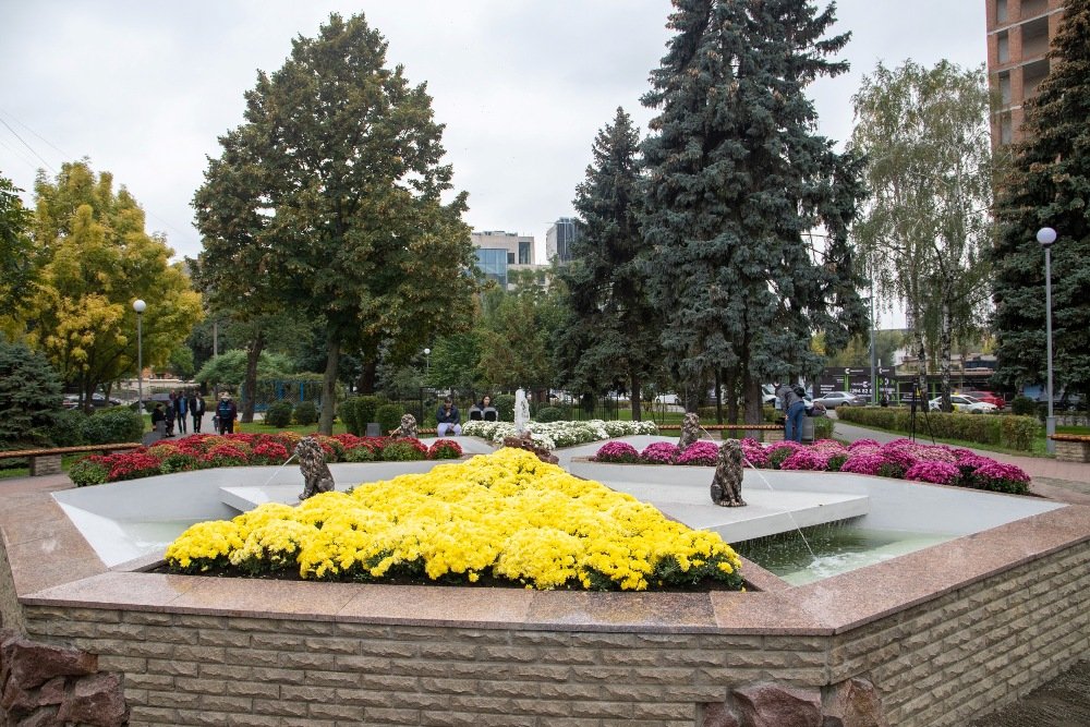 В Киеве открыли новый сквер в честь Мюнхена: где он находится и чем особенный 1