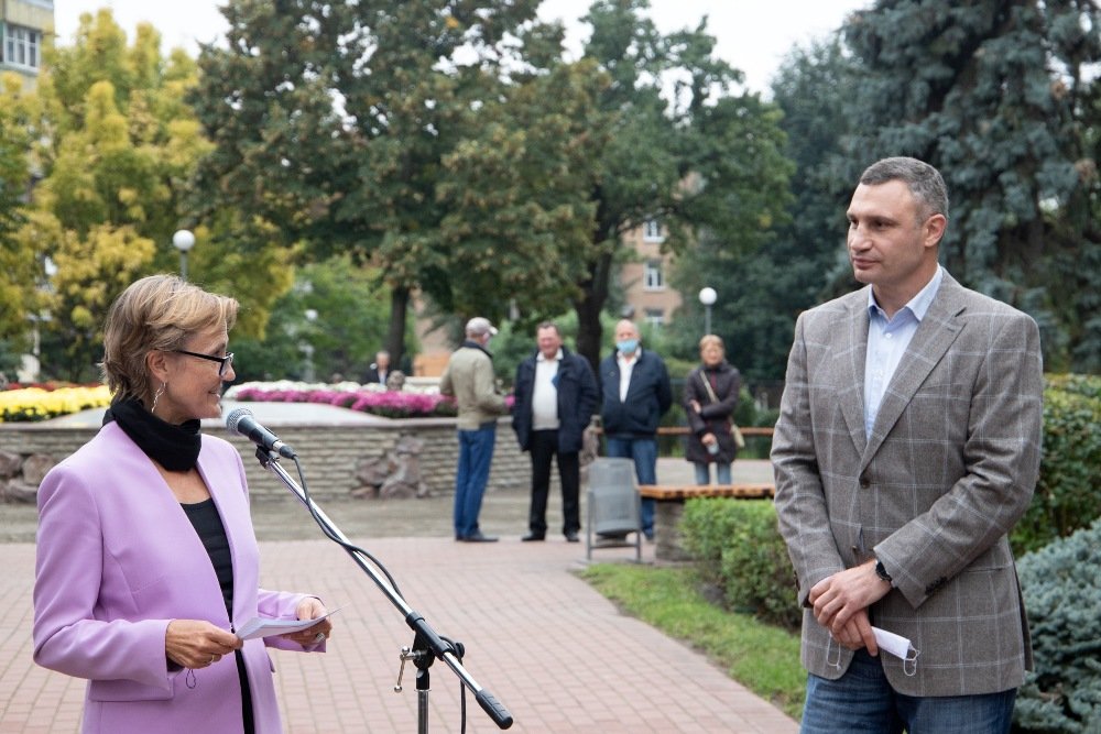 В Киеве открыли новый сквер в честь Мюнхена: где он находится и чем особенный 3
