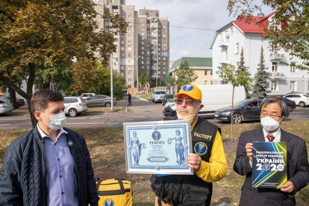 В Киеве высадили самую длинную аллею сакур в Украине: где и сколько метров 4