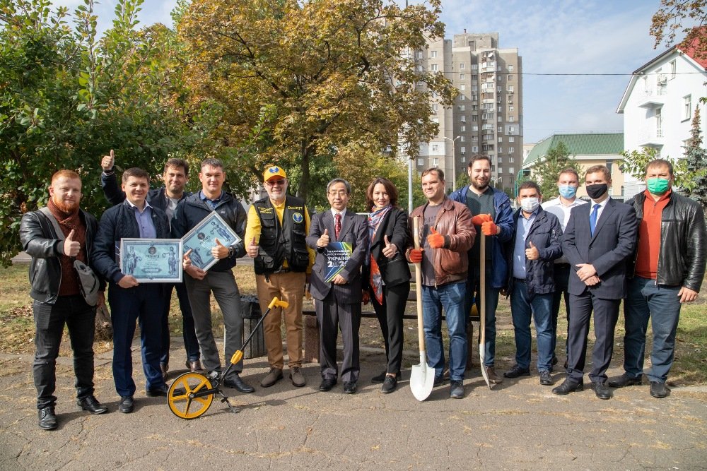 В Киеве высадили самую длинную аллею сакур в Украине: где и сколько метров 5