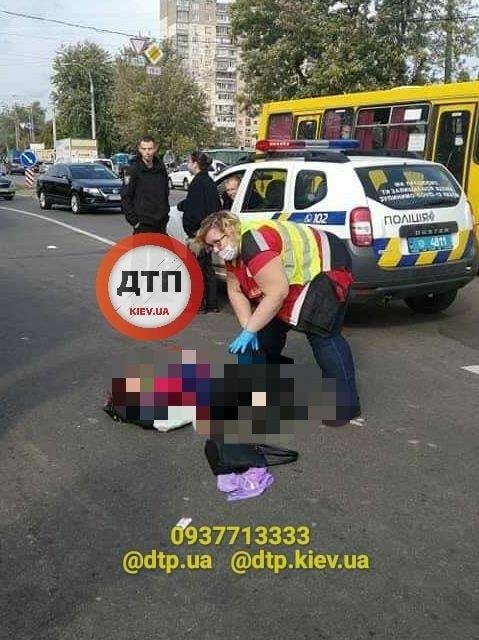 В Киеве на Виноградаре маршрутка сбила трех человек на переходе: есть погибшие 1