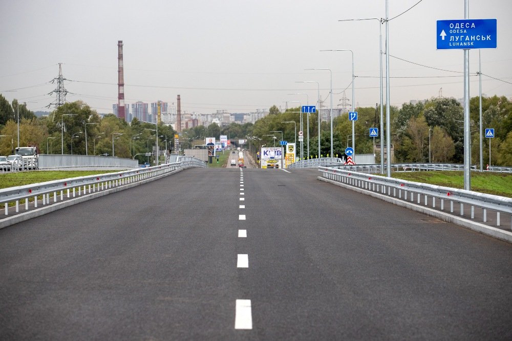 В Киеве после ремонта открыли два путепровода на Богатырской: как они выглядят сейчас 5