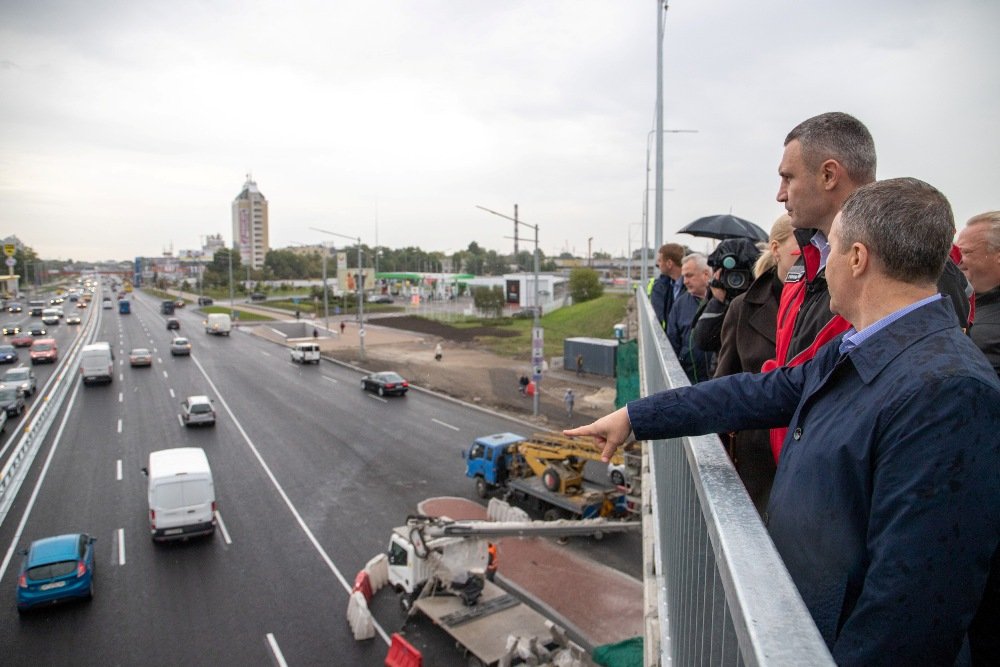 В Киеве после ремонта открыли два путепровода на Богатырской: как они выглядят сейчас 7