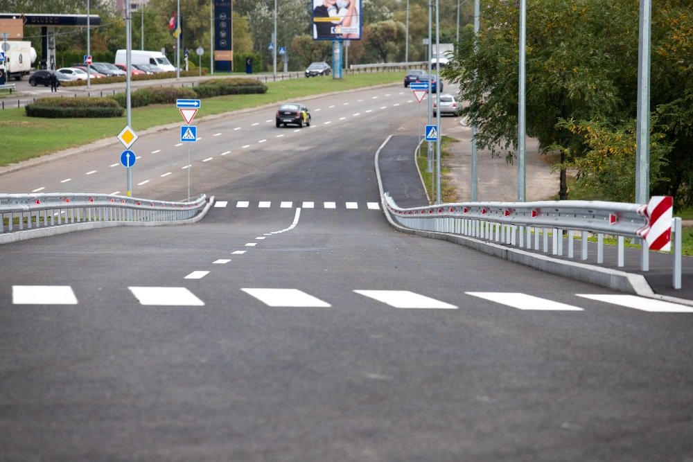 В Киеве после ремонта открыли два путепровода на Богатырской: как они выглядят сейчас 8