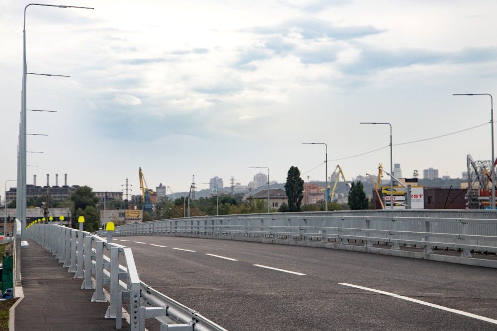 В Киеве после ремонта открыли два путепровода на Богатырской: как они выглядят сейчас 9