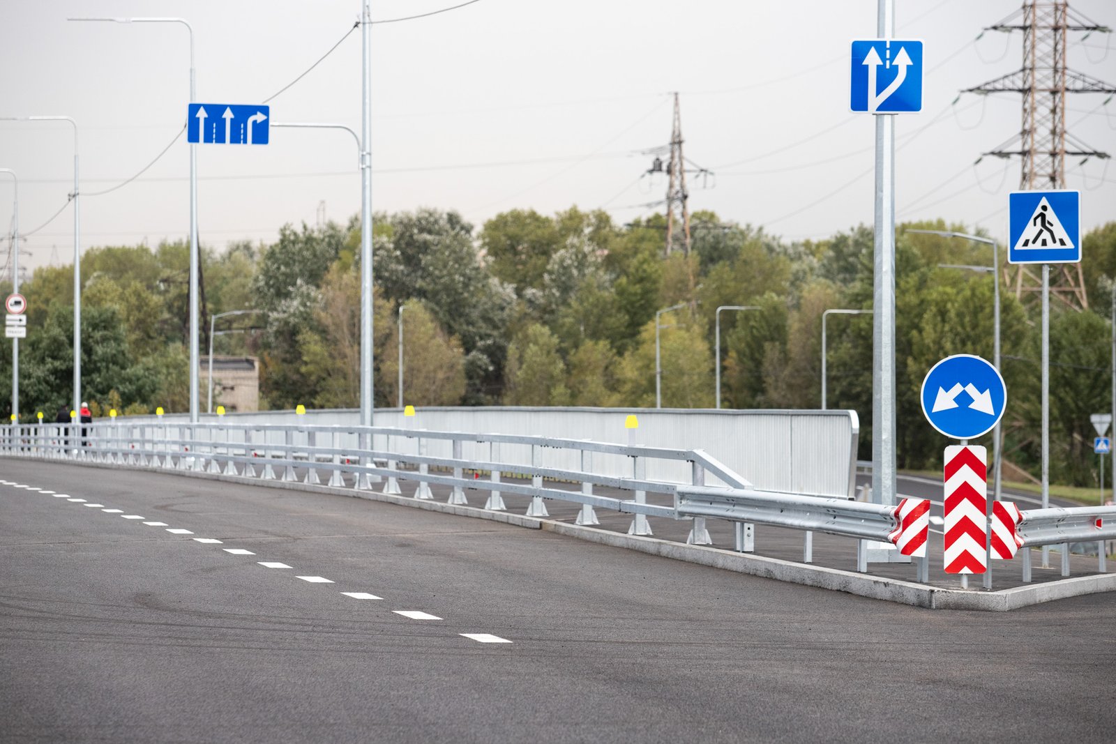 В Киеве после ремонта открыли два путепровода на Богатырской: как они выглядят сейчас 11