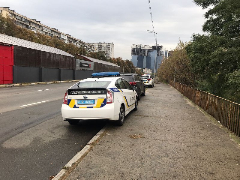 В Киеве 14-летний подросток лег под электричку: видео с места трагедии 1