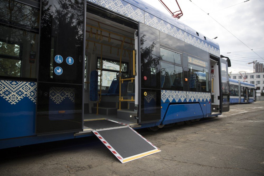 В Киеве по левому берегу будут ездить новые трамваи: как они выглядят 2