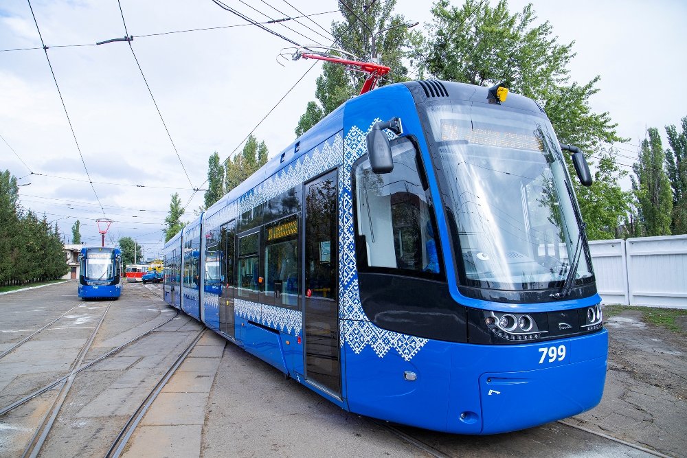 В Киеве по левому берегу будут ездить новые трамваи: как они выглядят 12