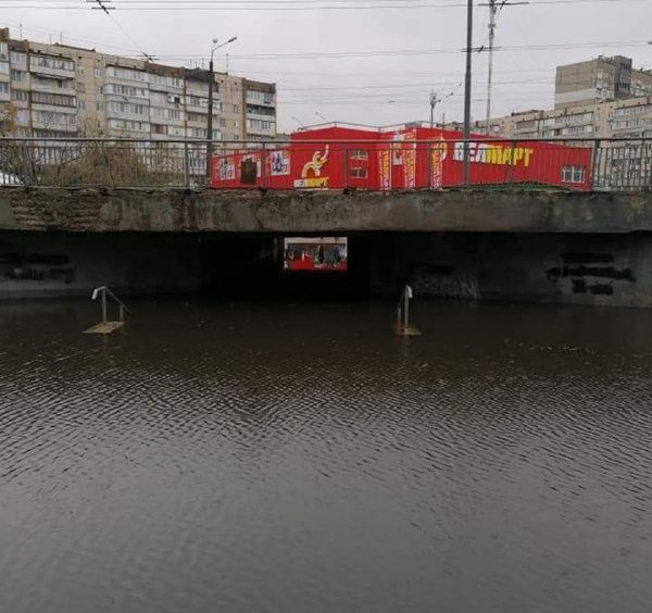 Шокирующие фото и видео затопленного Киева после дождя 1