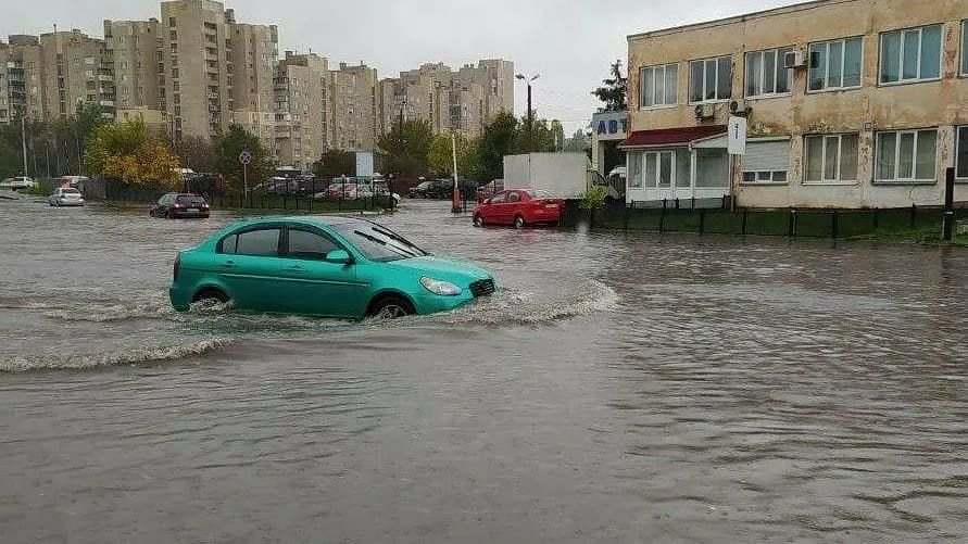 Шокирующие фото и видео затопленного Киева после дождя 2