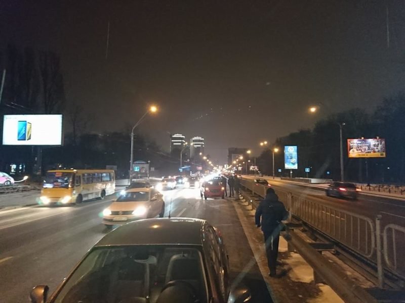 На проспекте Победы от цирка до "Берестейской" случились сразу 14 ДТП На проспекте Победы от цирка до "Берестейской" случились сразу 14 ДТП