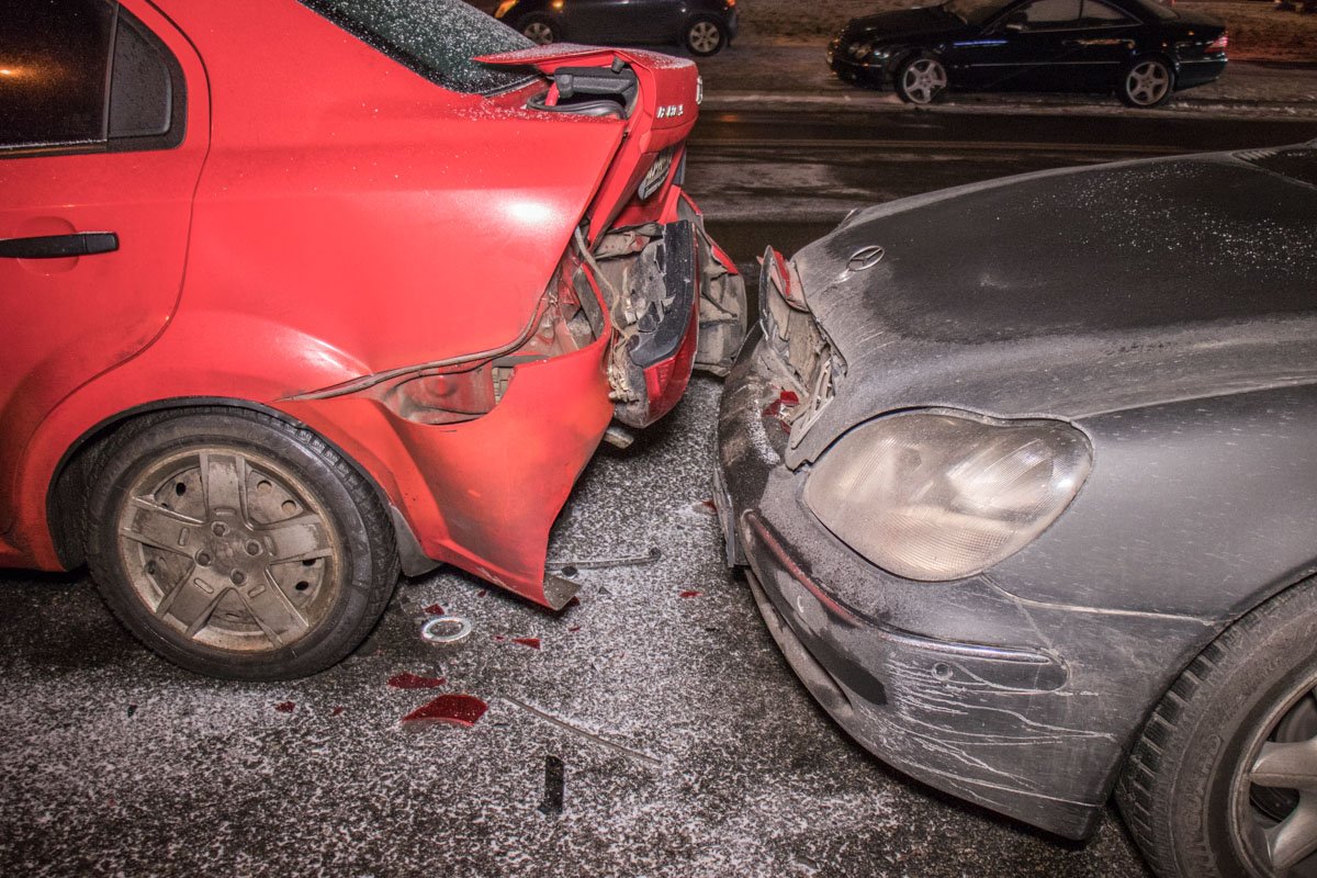 Водителя винят во всем гололед Водители винят во всем гололед
