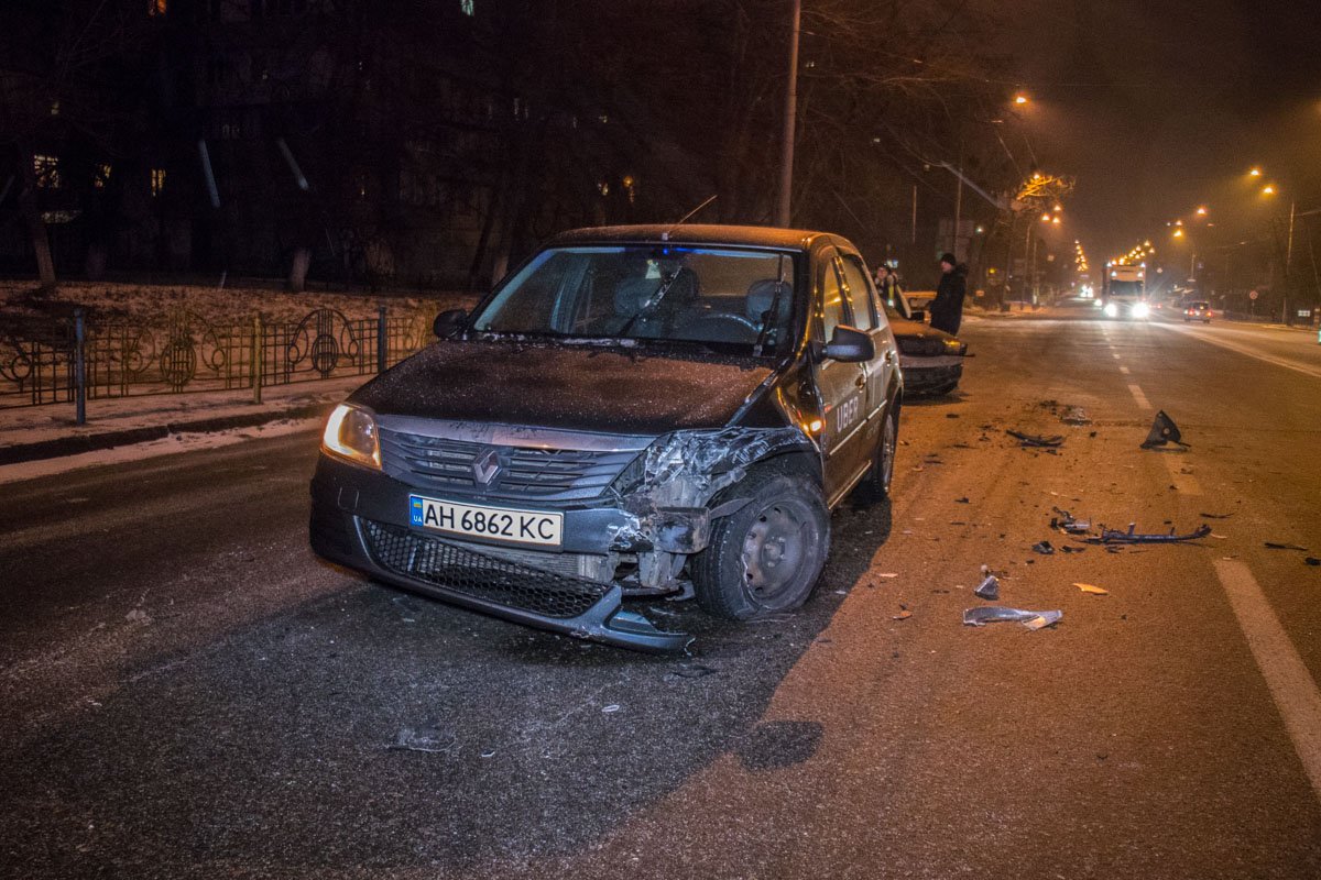 Лобовое столкновение на проспекте Лобановского Лобовое столкновение на проспекте Лобановского