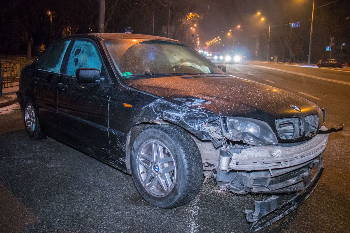 BMW на литовских номерах занесло на скользкой дороге BMW на литовских номерах занесло на скользкой дороге