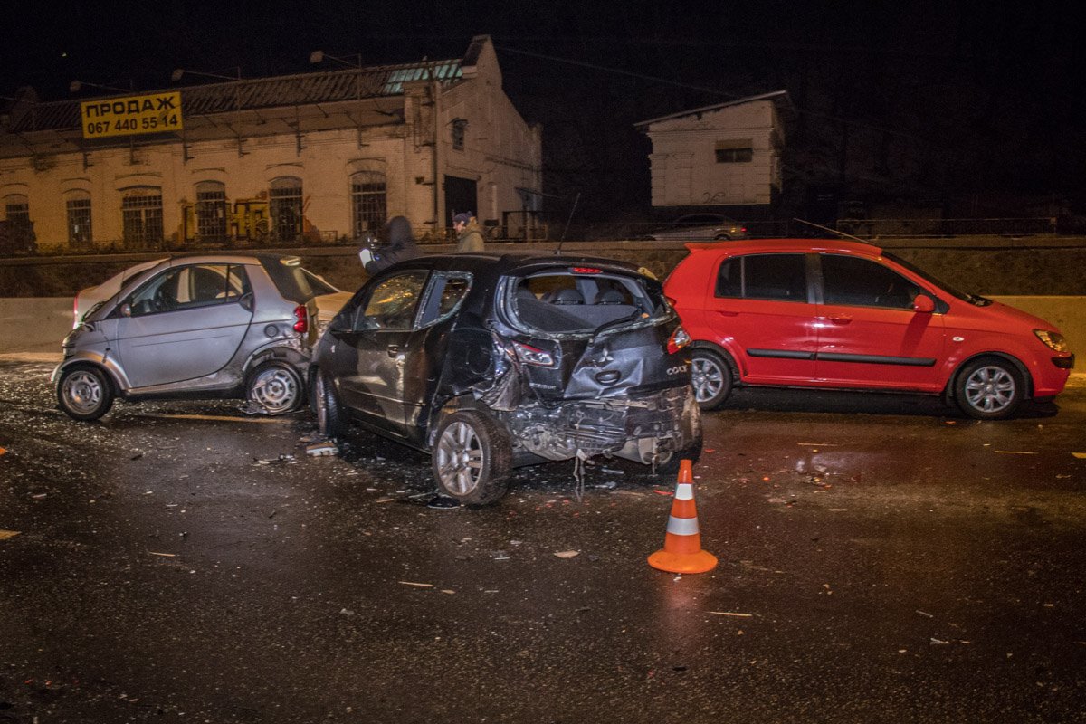 На Набережном шоссе в ночь на 17 января было много аварий На Набережном шоссе в ночь на 17 января было много аварий