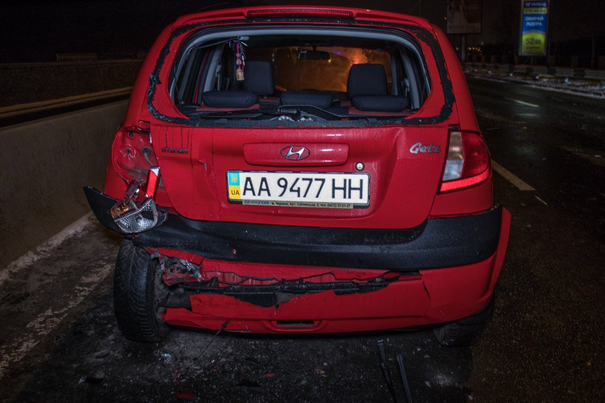 Все автомобили получили серьезные повреждения Все автомобили получили серьезные повреждения