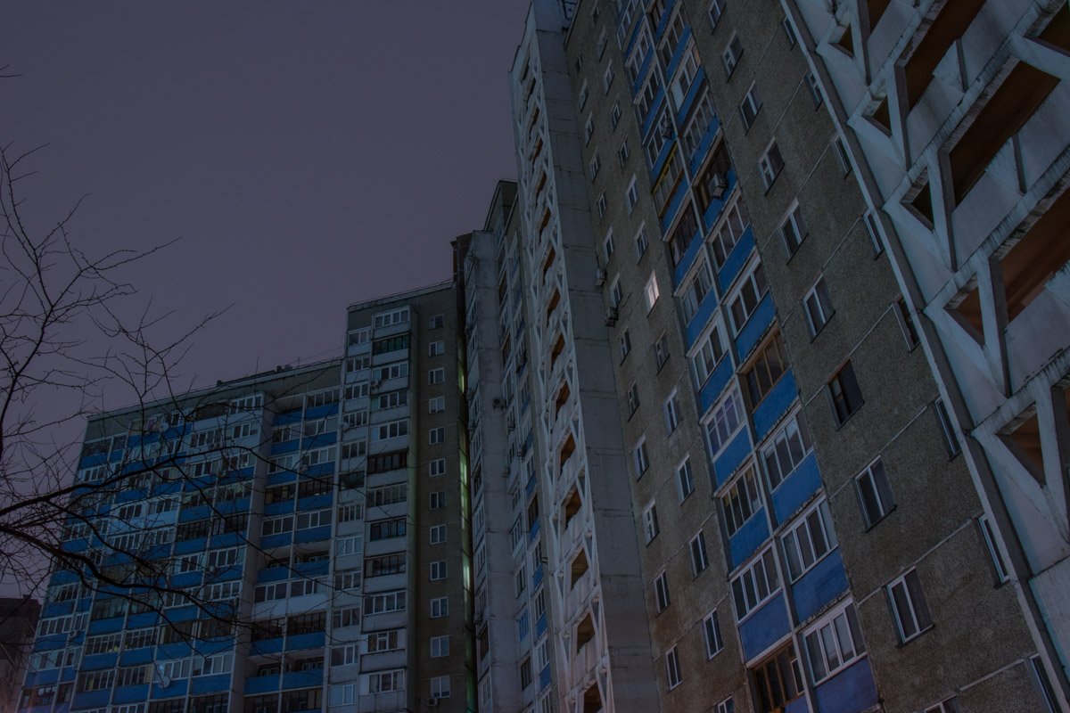 И только в одном окне горит свет