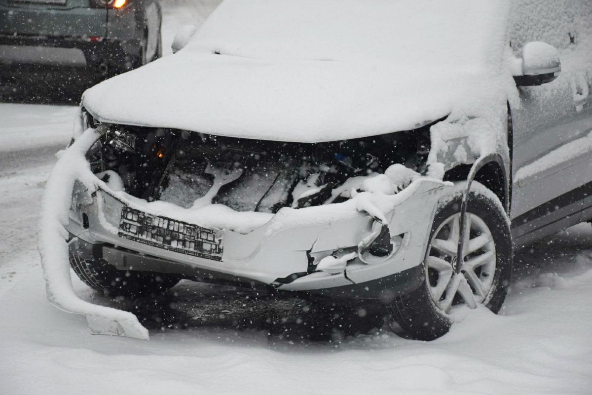 Первая авария повлекла за собой еще два ДТП Первая авария повлекла за собой еще два ДТП