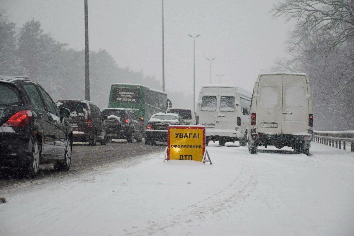 Сейчас на шоссе оформляют аварии Сейчас на шоссе оформляют аварии
