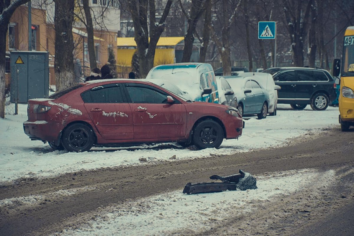 Предварительно, Mazda пыталась развернуться в неположенном месте, из-за этого и случилась авария 